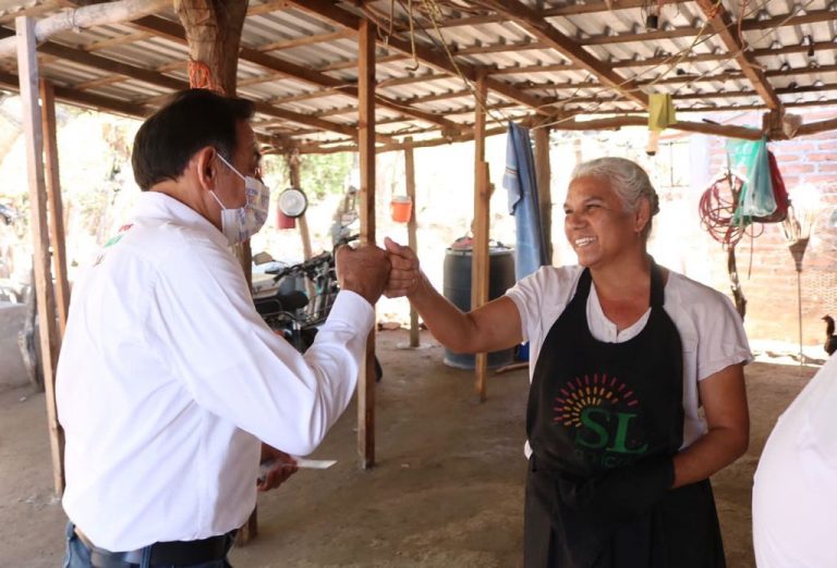 Se compromete Víctor Godoy a gestionar planta de agua al Mezquite Alto