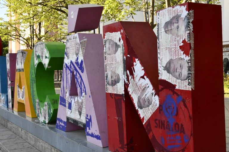 Vandalizan Letras y Puente Negro en Culiacán