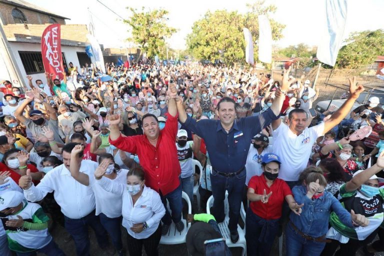 Está desesperado, dice Zamora sobre Rocha