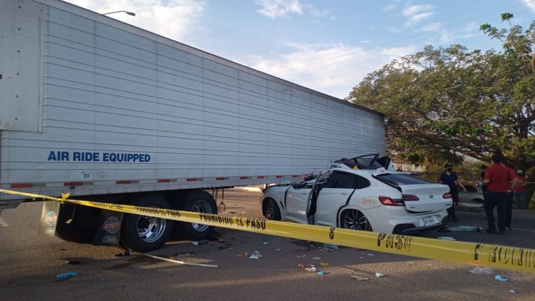 Se impactan con tráiler al norte de Culiacán: un muerto y 3 heridos