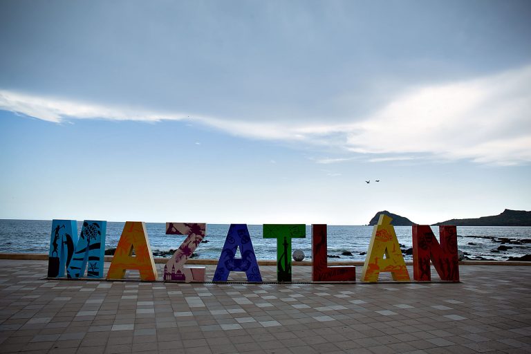 Caen 50% contagios por COVID-19 en Mazatlán