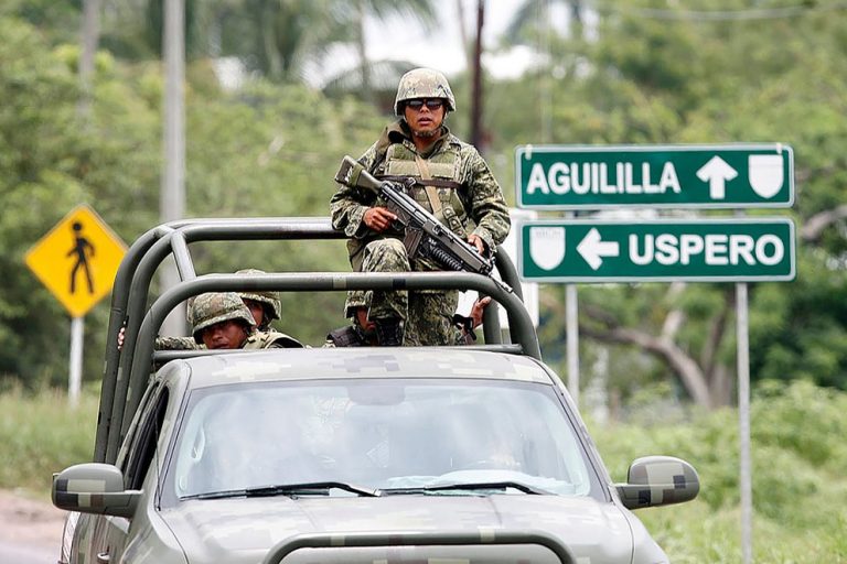 Confirma AMLO 2 militares muertos en emboscada