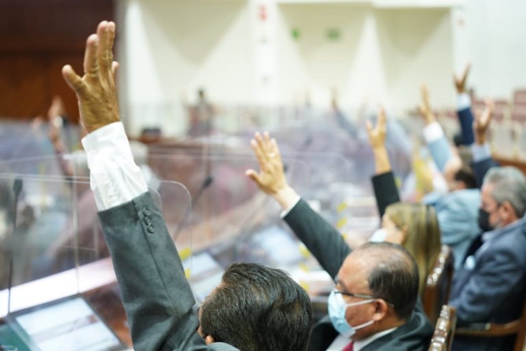 Citan a comparecer a secretarios por venta de aeronaves