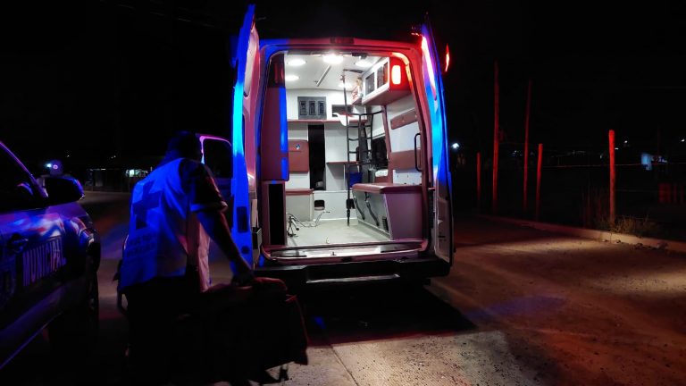 Recogen policías a joven baleado en calle de Capistrano