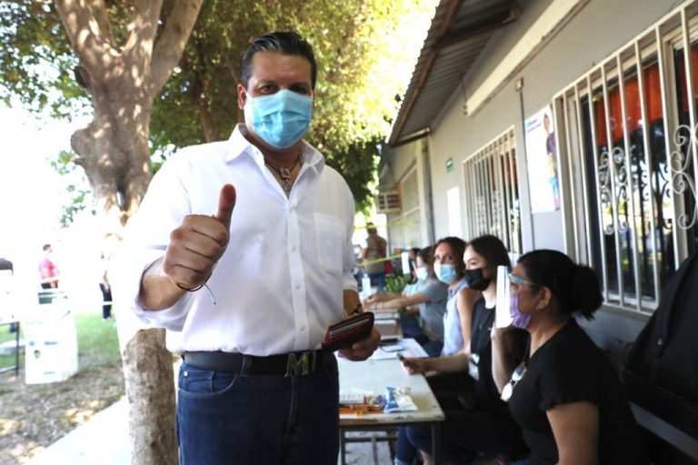 Reporta Mario Zamora tranquilidad y colas para votar