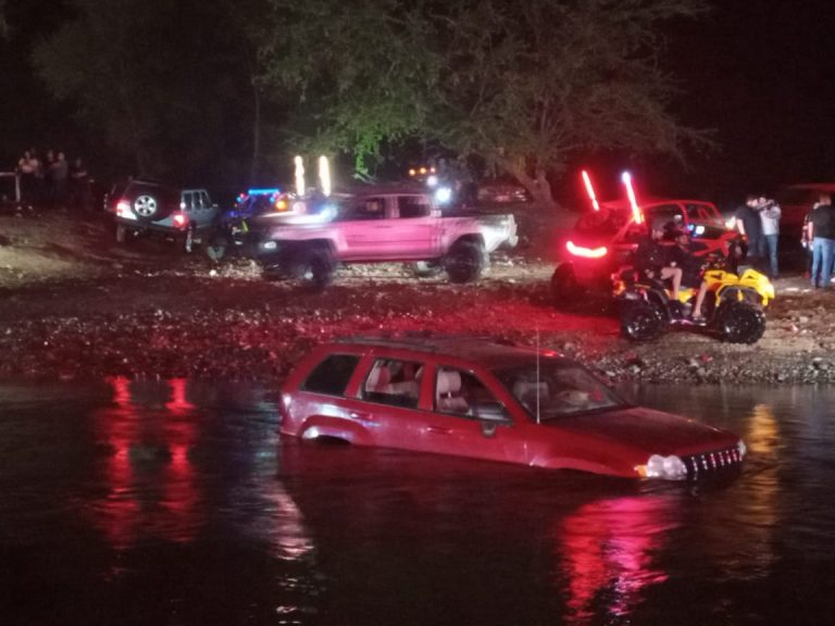 Muere familia tras cruzar río Tamazula en Ayuné