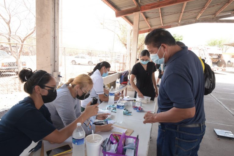 Aplican chequeo médico a 400 en el ‘basurón’ municipal