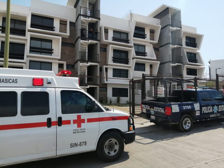 Encuentran muertos a 2 jóvenes en departamentos