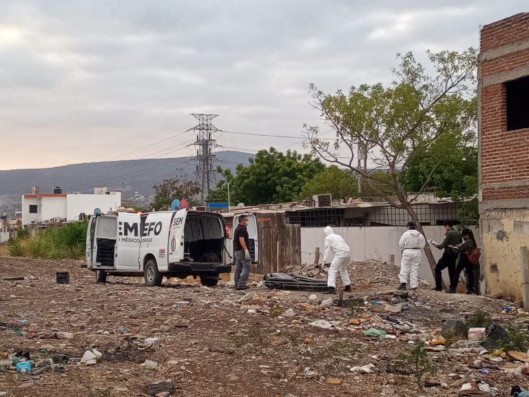 Localizan muerta a mujer en lote baldío de Culiacán