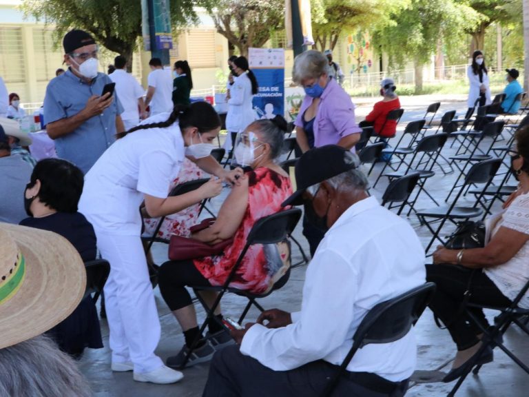 Complican obesidad, diabetes y otros, casos de COVID-19, aún con vacuna