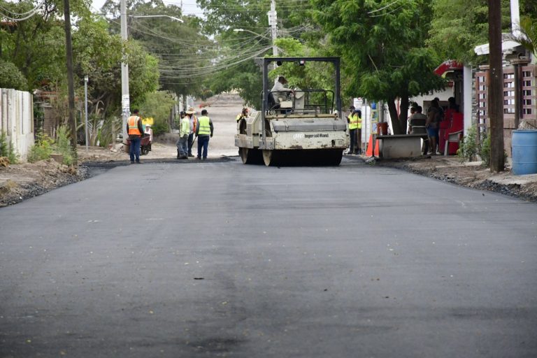 Ahora le pavimentan la 27 de Septiembre a Culiacancito