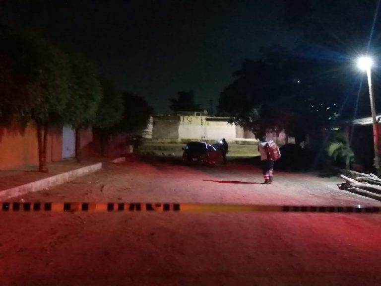 Lo ejecutan a bordo de su auto en la Miguel de la Madrid