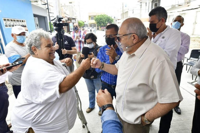 Madruga alcalde y entrega $4.4 millones en obras