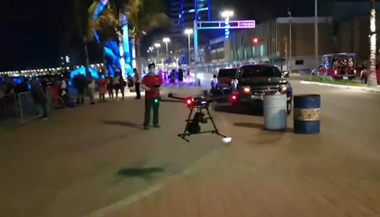 Usa Mazatlán drones para alertar a turistas por COVID-19