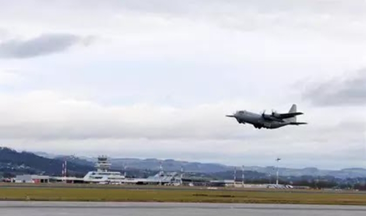 Mueren 45 al estrellarse avión militar en Filipinas