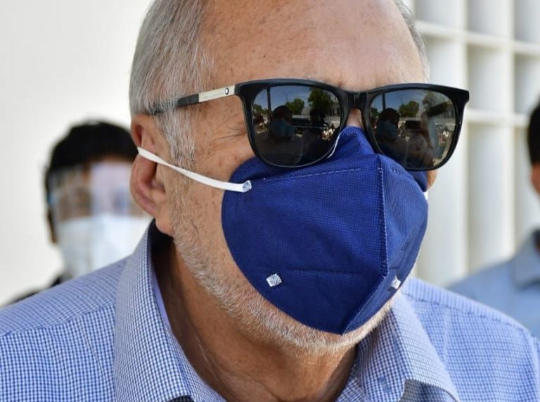 Pasaporte COVID-19 a locales, luego a turistas