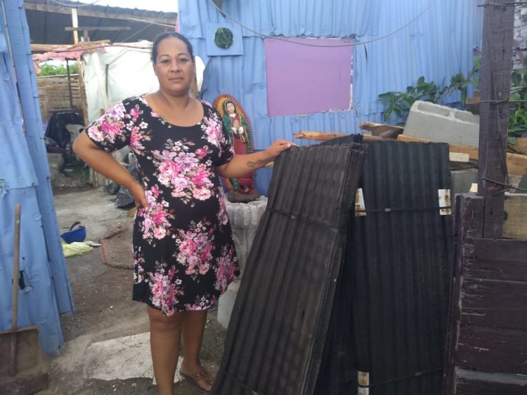 Entregan láminas previo a lluvias