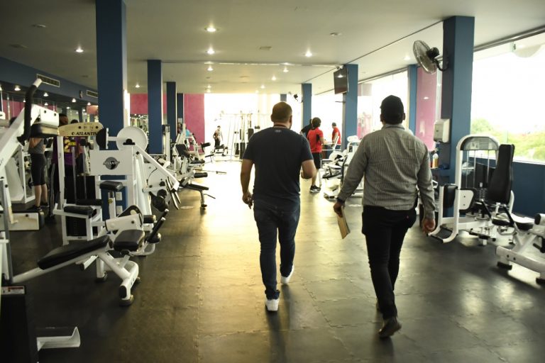 Sancionan a 17 negocios por incumplir protocolos COVID-19