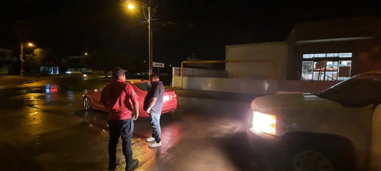 Cierran avenidas por fuertes lluvias en Mazatlán