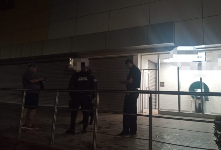 Se quisieron llevar el cajero, fueron sorprendidos