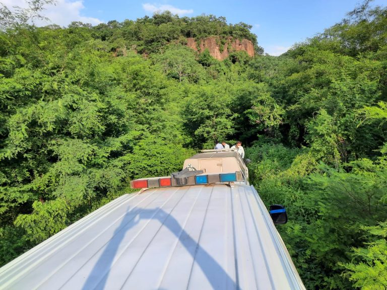 Hallan cadáver entre la maleza en la 5 de Febrero