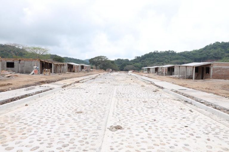 Les construirán casas, iglesia, panteón y plazuela…