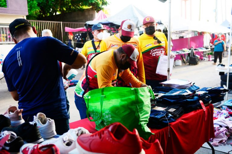 Extienden a los tianguis certificados de vacunación