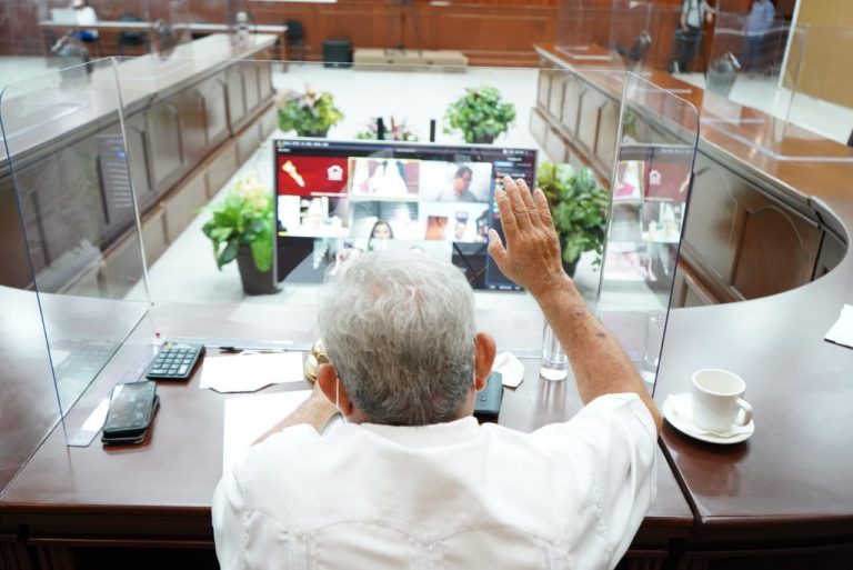 Busca Congreso a sustituto de Chapman