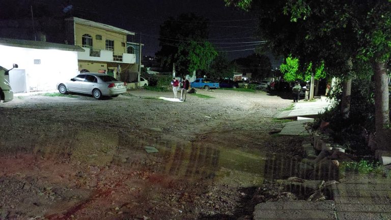 Los atacan a balazos; muere joven, hay otro herido