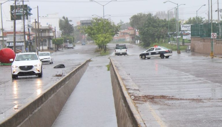 Deja tormenta inundación en Mazatlán
