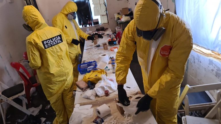 Procesan presunto laboratorio donde aseguran 25 personas