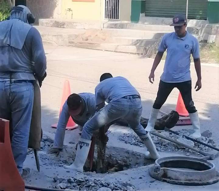 Destapan drenaje y hallan jabas y una colcha