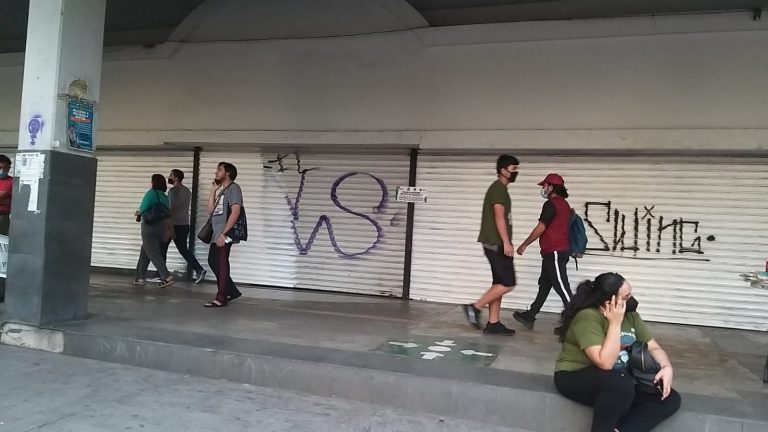 Clausuran en Culiacán tienda de telas por anomalías en edificio