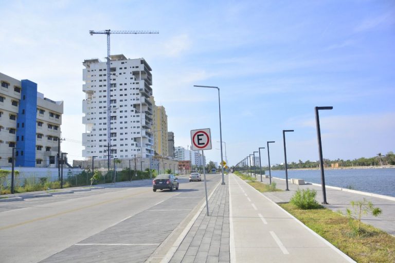 Cambia Mazatlán nombre a avenida por Quirino Ordaz