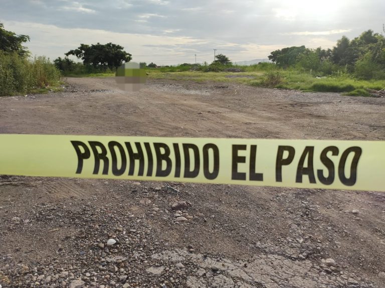 Tenía varios disparos; estaba en un camino