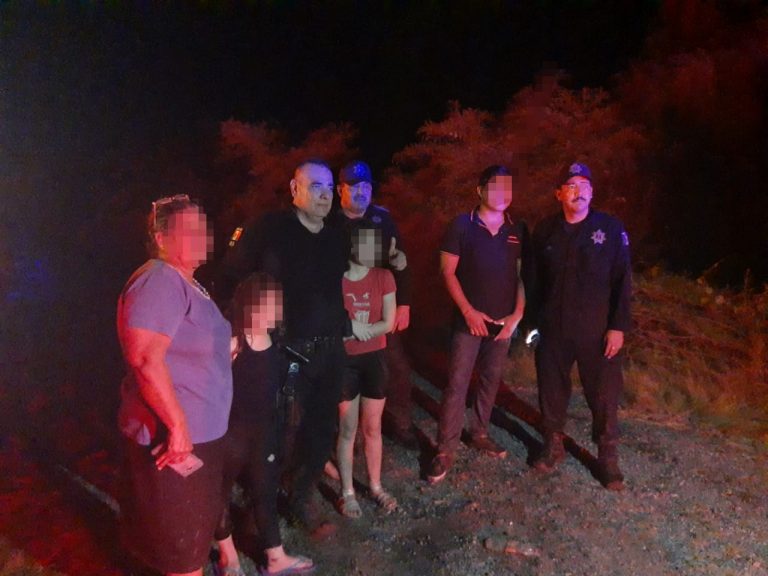 Rescatan a 6 en ejido Las Flores por lluvias