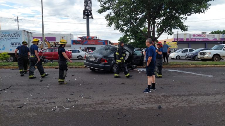 Usan las ‘quijadas de la vida’; dos heridos