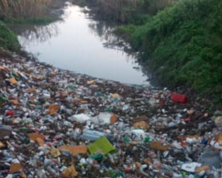 Le llueva a El Quemadito plástico tras ‘Pamela’