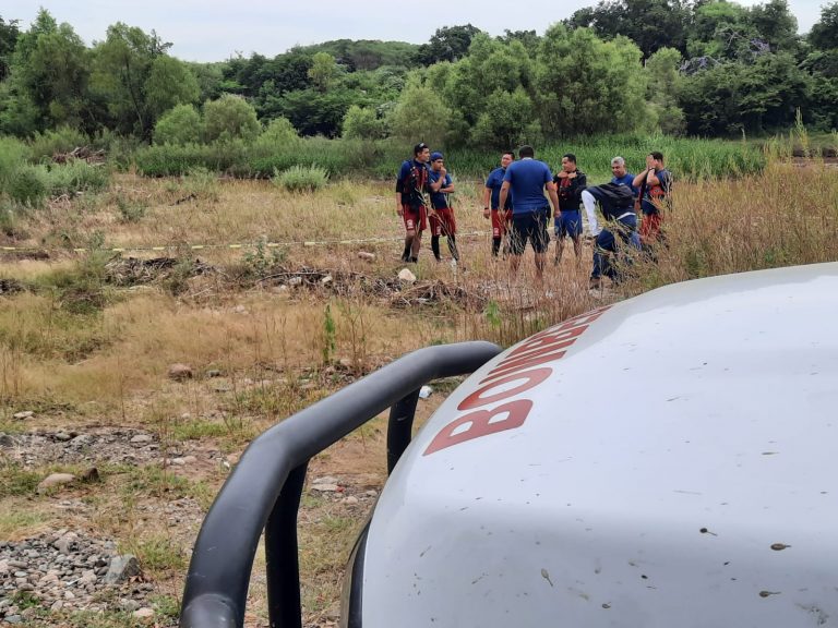 Cruzó el río en una moto, fue encontrado en la criba de Ayuné