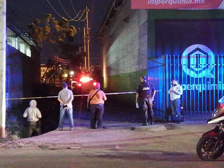 Encuentran cadáver flotando en canal de El Vallado