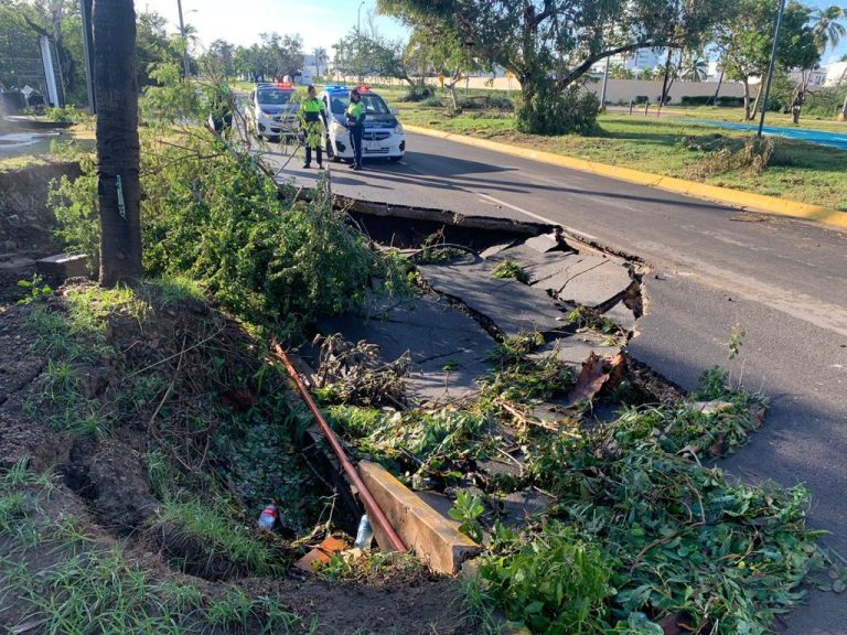 Cierran tramo de la avenida Sábalo-Cerritos por socavón