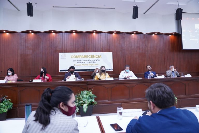 Cuestionan a Quirino inversiones en estadios