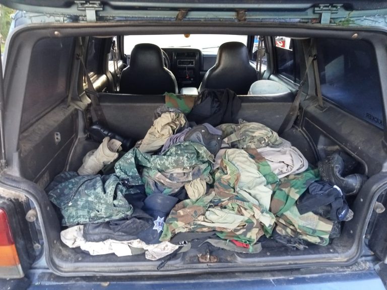 Aseguran en Tepuche vehículos y presunta droga