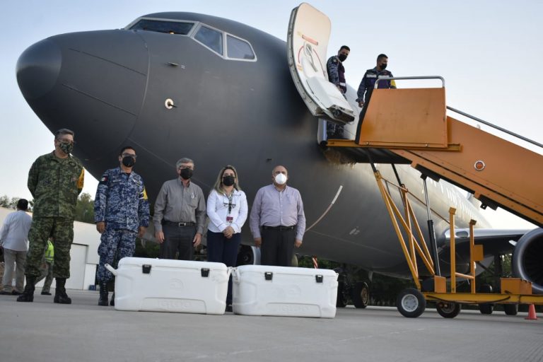 Llegan a Sinaloa 36,700 vacunas COVID-19 para rezagados