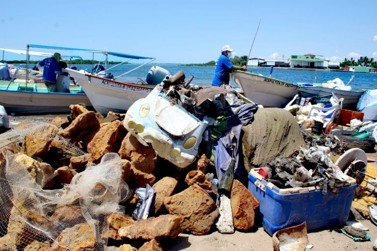 Saldrán 18 pangas en Altata a pesca de plástico