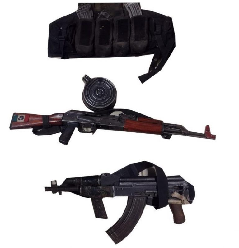 Aseguran auto y armas en La Colmena, Choix