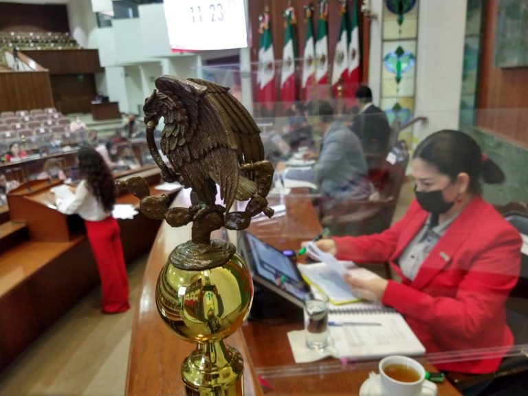 Rocha irá al Congreso; confirman posible COVID-19 a diputada