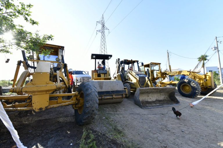 Ejecutarán Marina pavimentación de la avenida Delfin