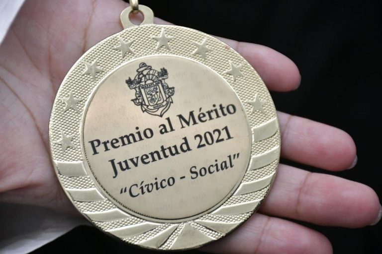 Ellos obtienen el Premio al Mérito de la Juventud