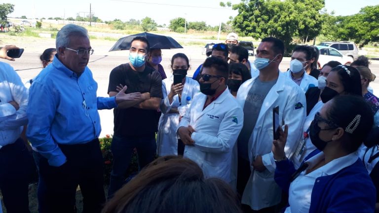 Atiende Rocha manifestación de médicos
